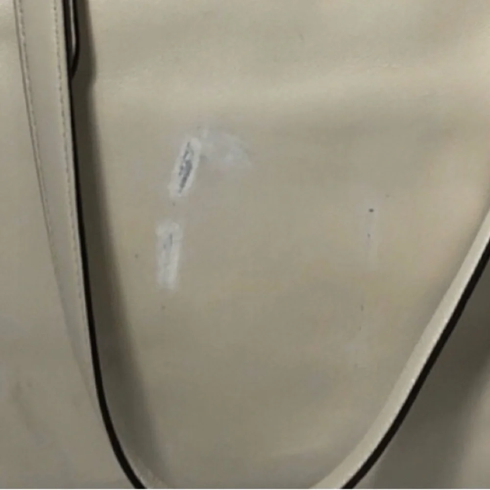 Coach Colette Cream Leather Shoulder Bag.